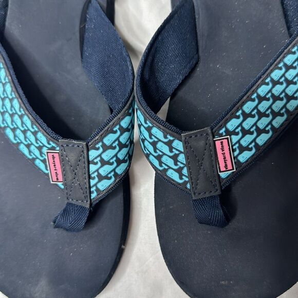 Vineyard Vines Men’s Whale Print Flip Flops. Size 9. - Picture 2 of 4